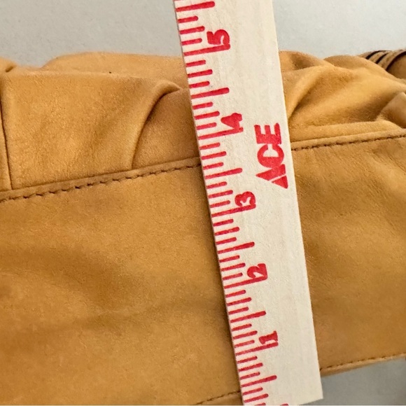 B Makowsky mustard Leather / Silvertone Hardware Shoulder Bag vintage Y2K 90’s - Picture 5 of 14